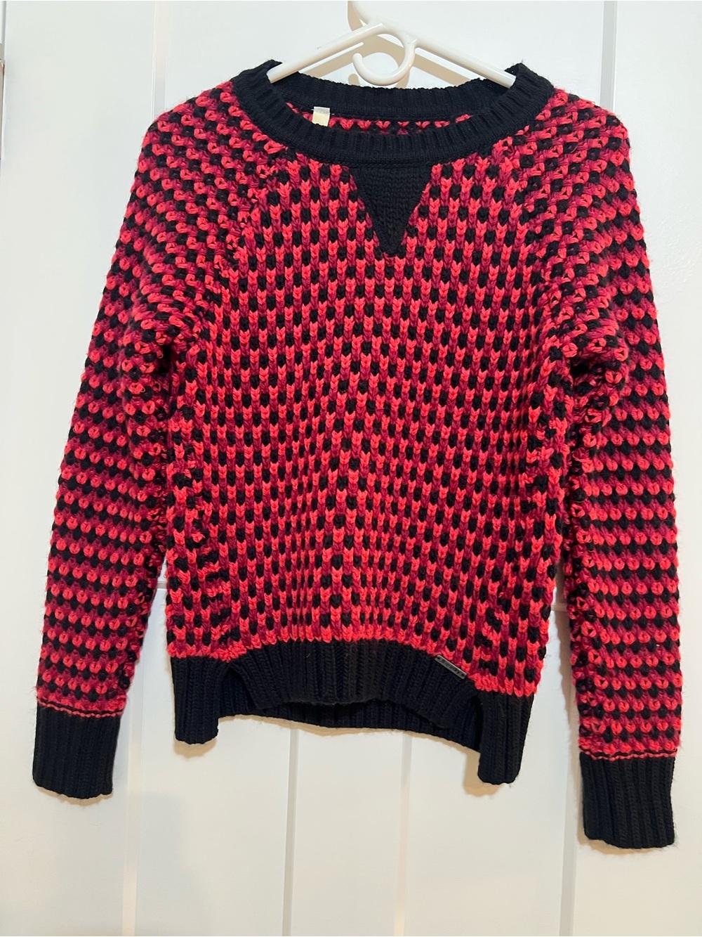Women's Black & Red Textured Crewneck Sweater